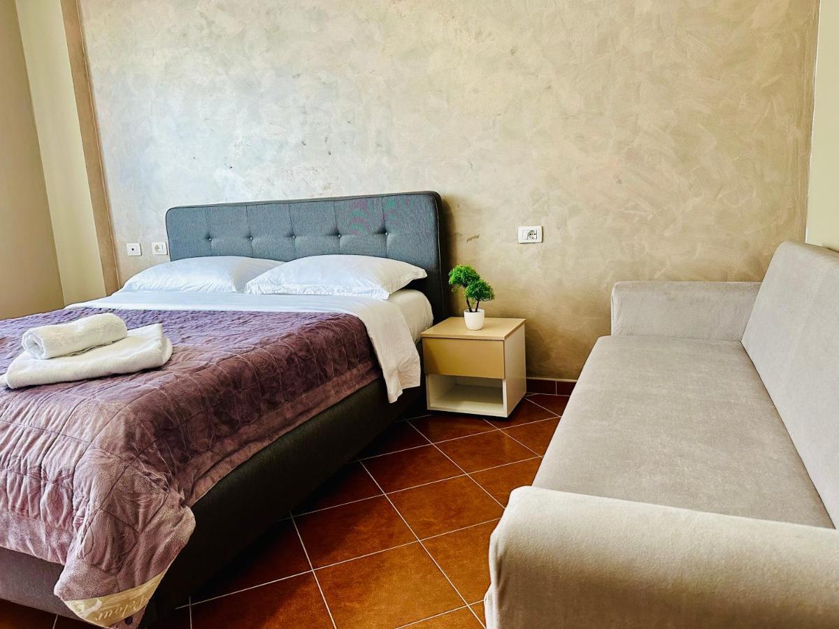 Family Suite Residence Vlorë Exteriör bild